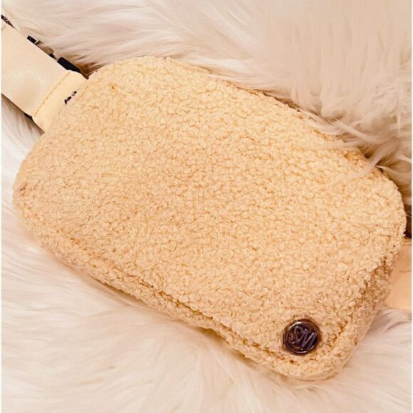 Steve Madden Sherpa Waist Bag - Picture 2 of 5